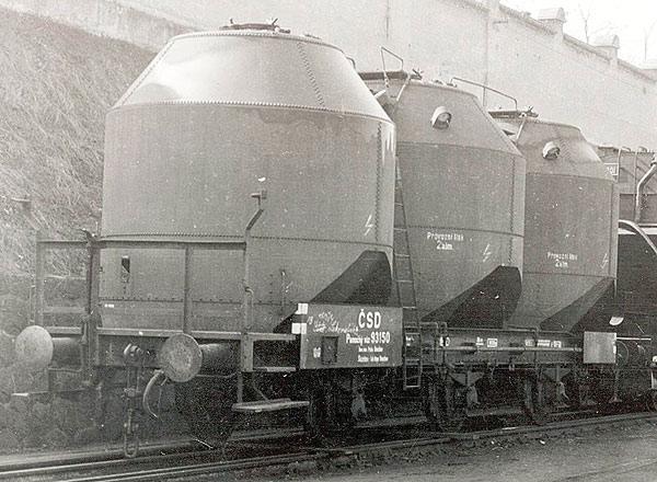 3-axle Storage bin car for coal dust<br /><a href='images/pictures/Roco/47314.jpg' target='_blank'>Full size image</a>